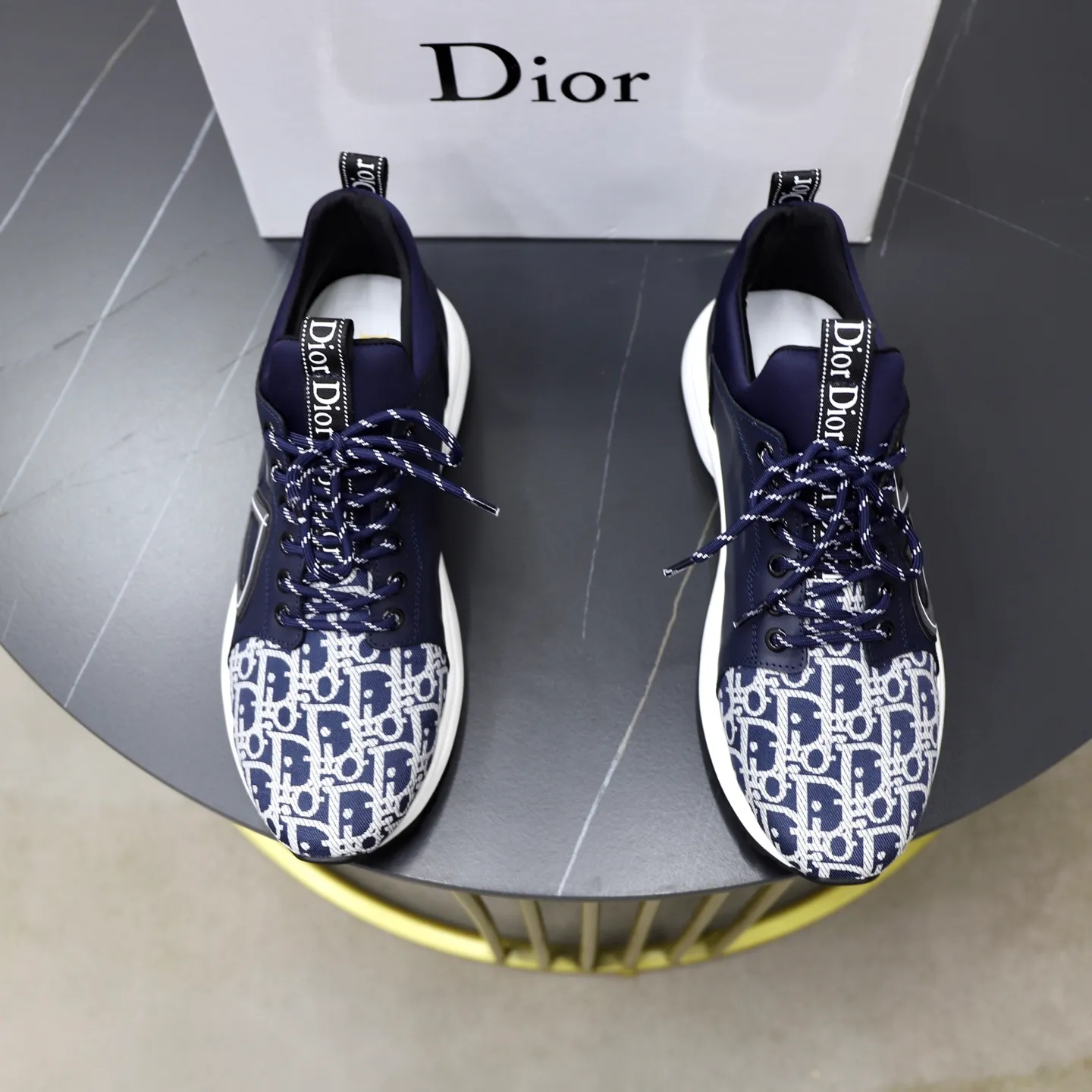 Ex-factory price: 462💰🙅‍♂️🙅‍♂️🙅‍♂️ Brand: Dior DIOR Standard code: 38-44 (45 customized) Grade: Same as the official website Material: Original material splicing Comfortable and breathable lining Lightweight and wear-resistant sports outsole Style category: Men's fashionable casual shoes Running sneakers Distinguished luxury brand elements Top luxury Color: actual picture color